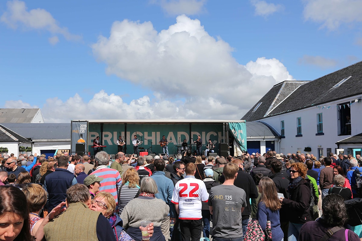 Bruichladdich crowds-min